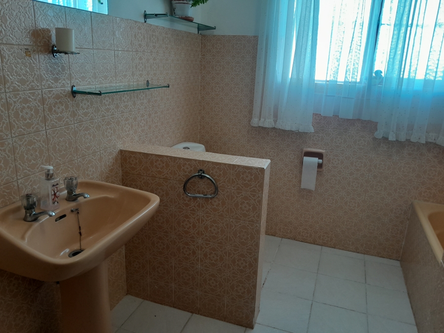 4 Bedroom Property for Sale in Gansbaai Central Western Cape